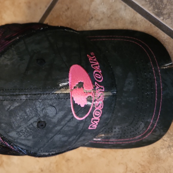 Mossy Oak Women's Trucker's Hat - Picture 5 of 5